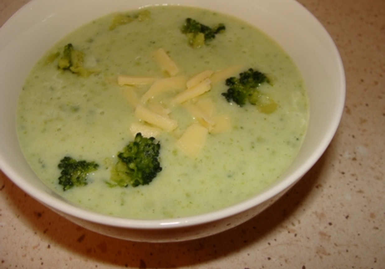 Zupa brokułowa na mleku foto