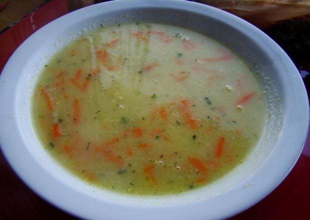 Fotografia przedstawiająca Zupa brokułowa z czosnkiem