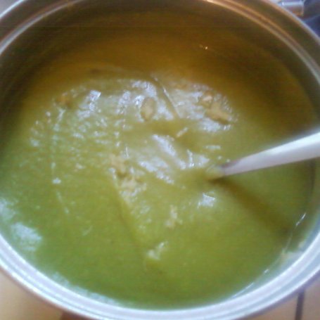 Krok 2 - Zupa brokułowa z grzanką na maśle foto