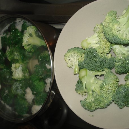 Krok 2 - Zupa brokułowa z kaszą jaglaną  foto