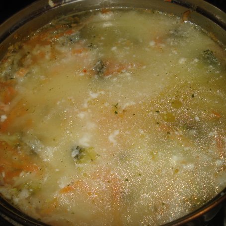 Krok 6 - Zupa brokułowa z kaszą jaglaną  foto