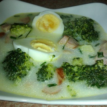 Krok 3 - Zupa brokułowa z kiełbasą i jajkiem foto