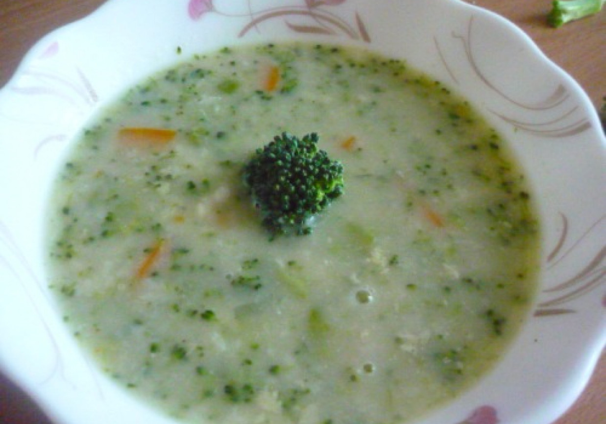 Zupa brokułowa z kluskami lanymi foto