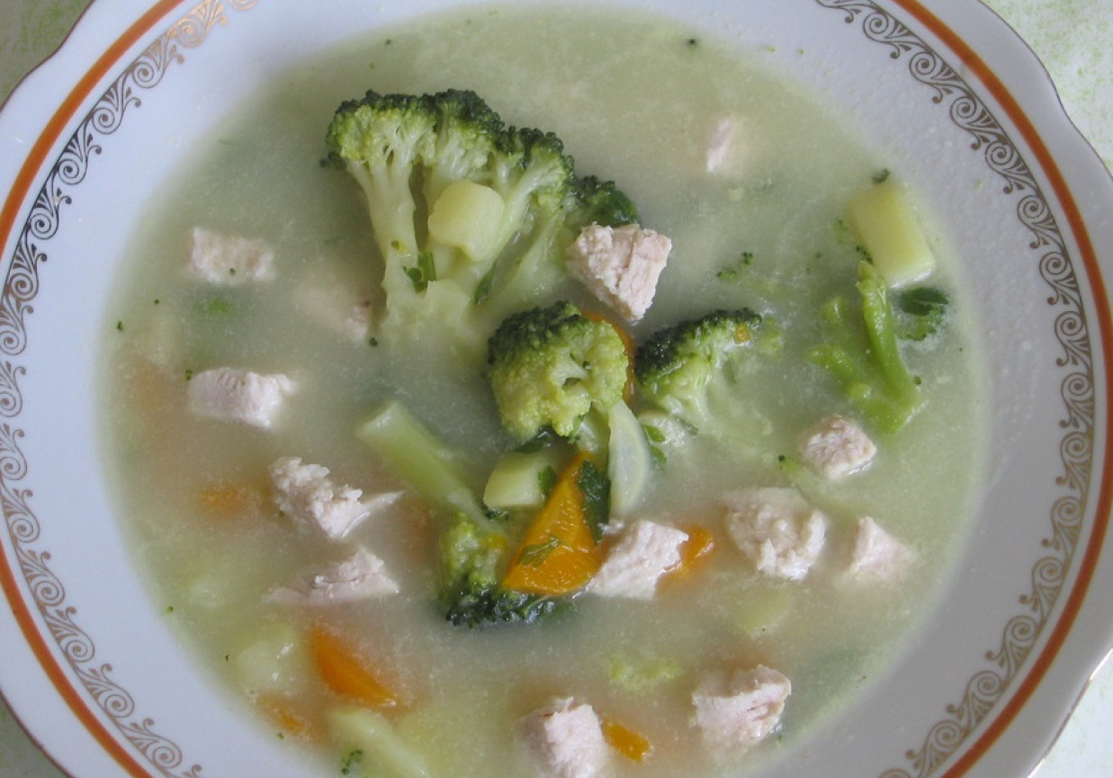 Zupa brokułowa z kurczakiem foto