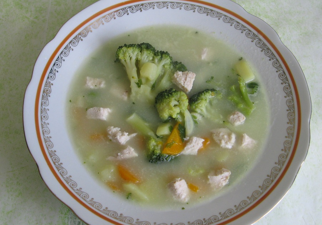 Zupa brokułowa z kurczakiem foto