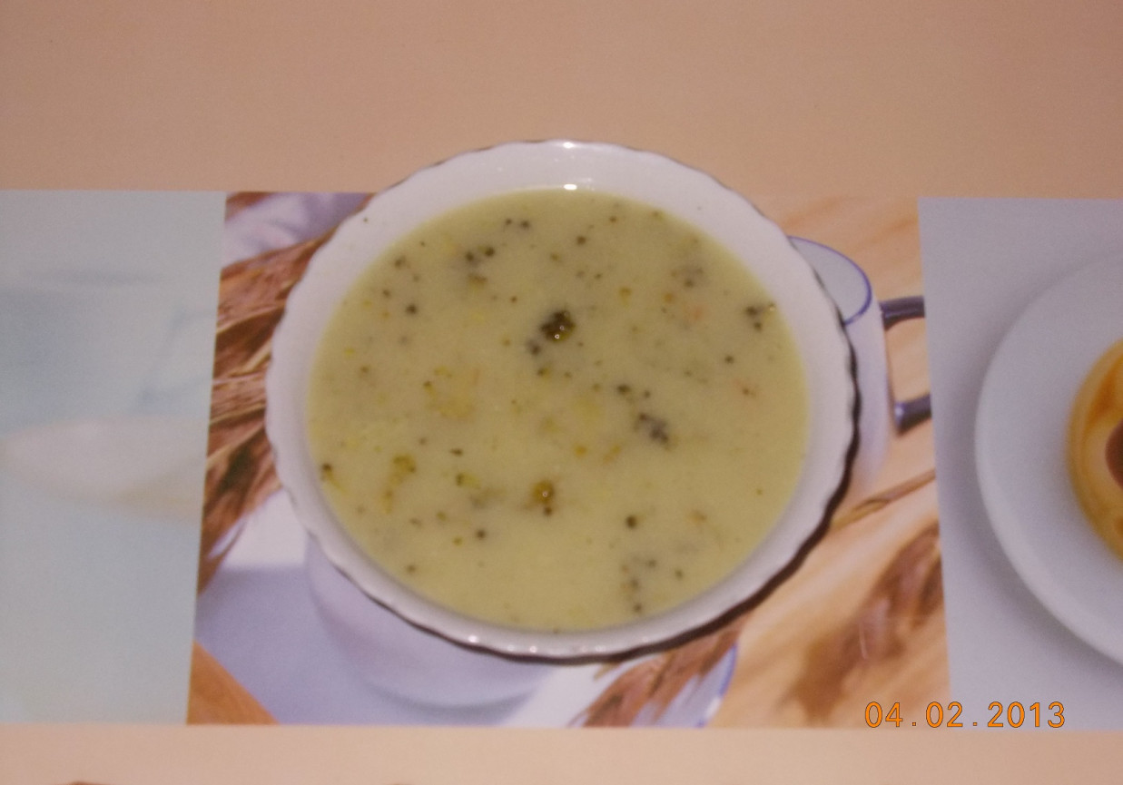 Zupa brokułowa z makaronem foto