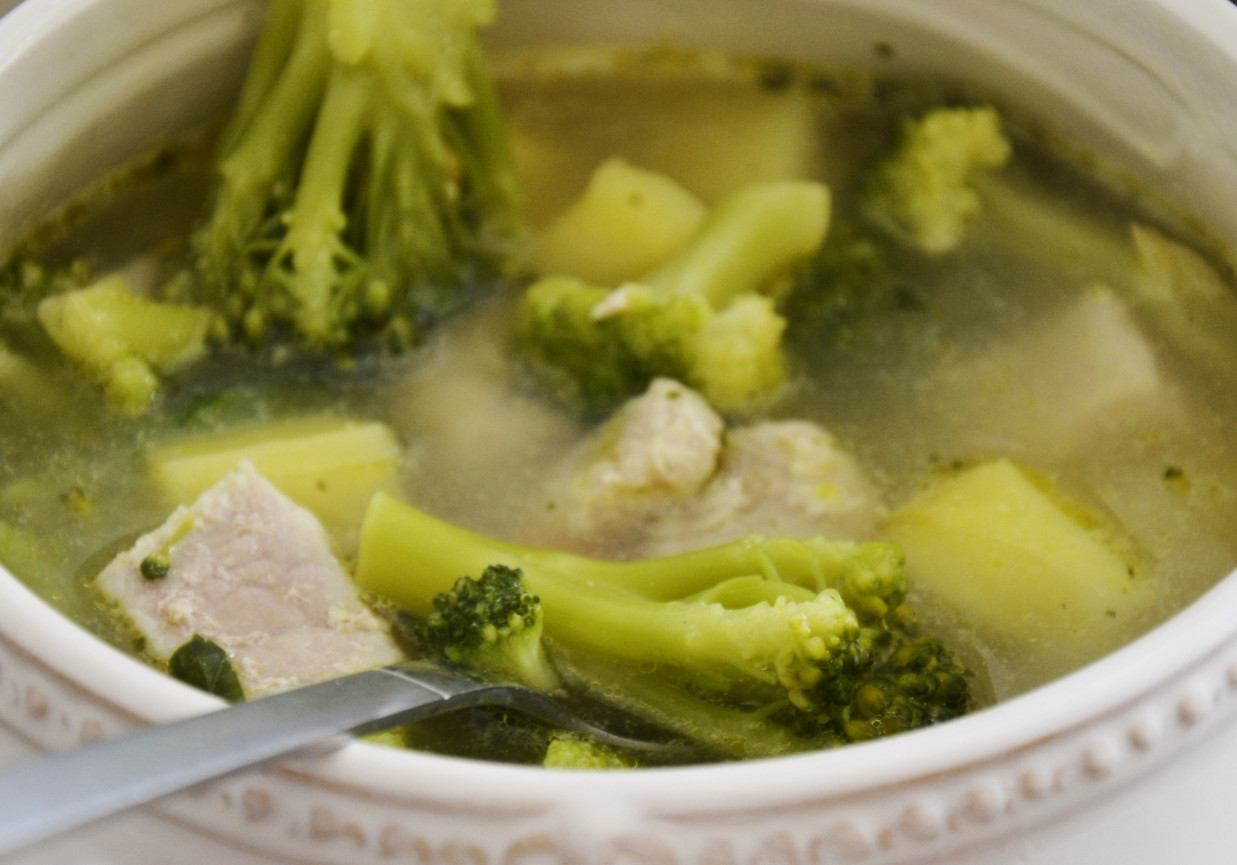Zupa brokułowa z mięsną wkładką foto