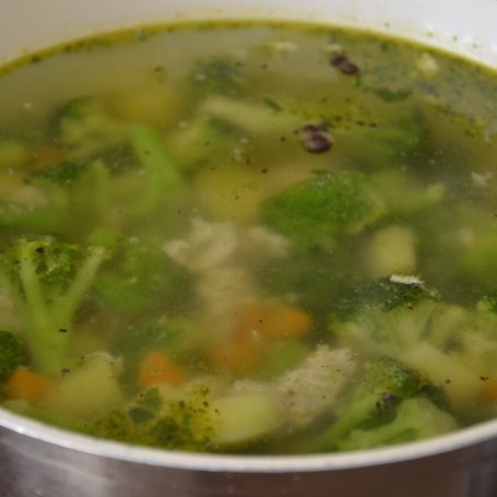 Krok 3 - Zupa brokułowa z mięsną wkładką foto