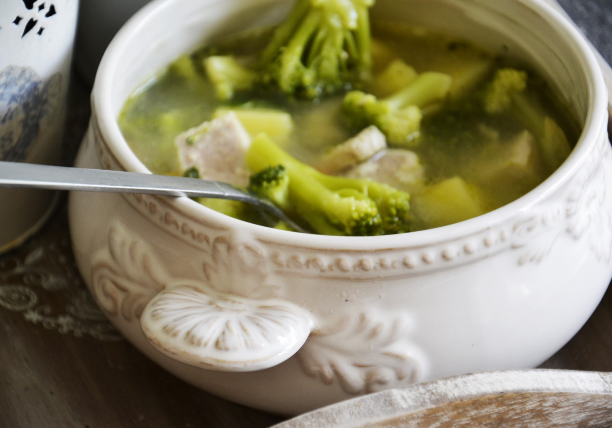 Zupa brokułowa z mięsną wkładką foto