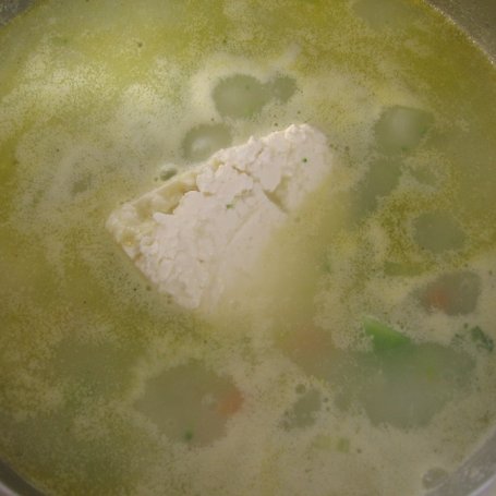 Krok 4 - Zupa brokułowa z ryżem i białym serem foto