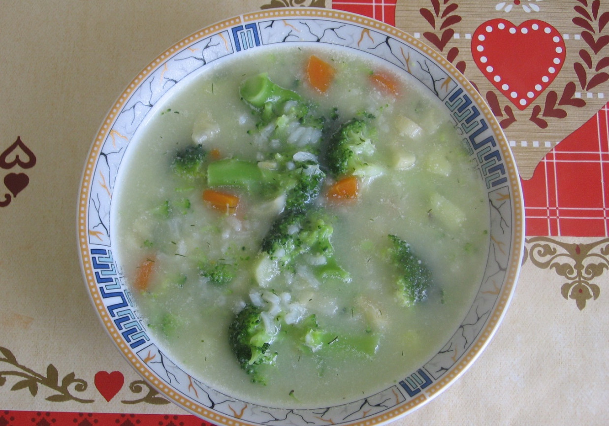 Zupa brokułowa z ryżem i koperkiem foto