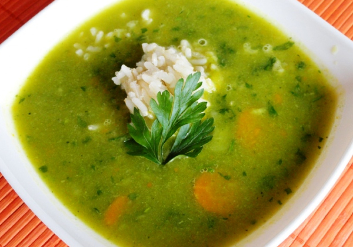 Zupa brokułowa z ryżem pełnoziarnistym foto