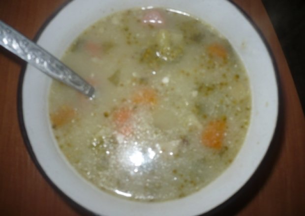 Fotografia przedstawiająca Zupa brokułowa z ryżem