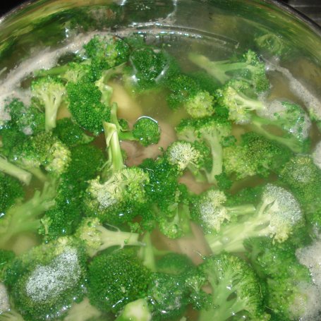 Krok 3 - Zupa brokułowa z soczewicą foto
