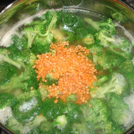 Krok 4 - Zupa brokułowa z soczewicą foto