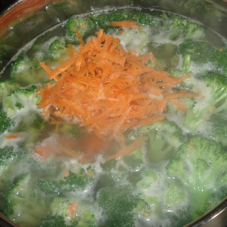 Krok 5 - Zupa brokułowa z soczewicą foto
