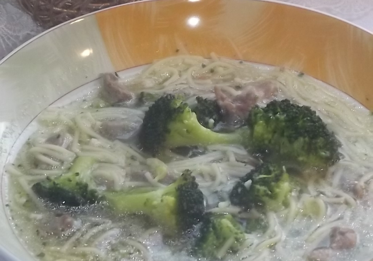Zupa brokułowa  z szynką foto
