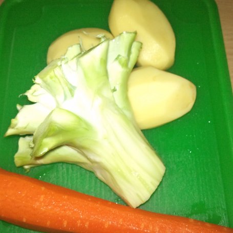 Krok 1 - Zupa brokułowa z tortellini foto