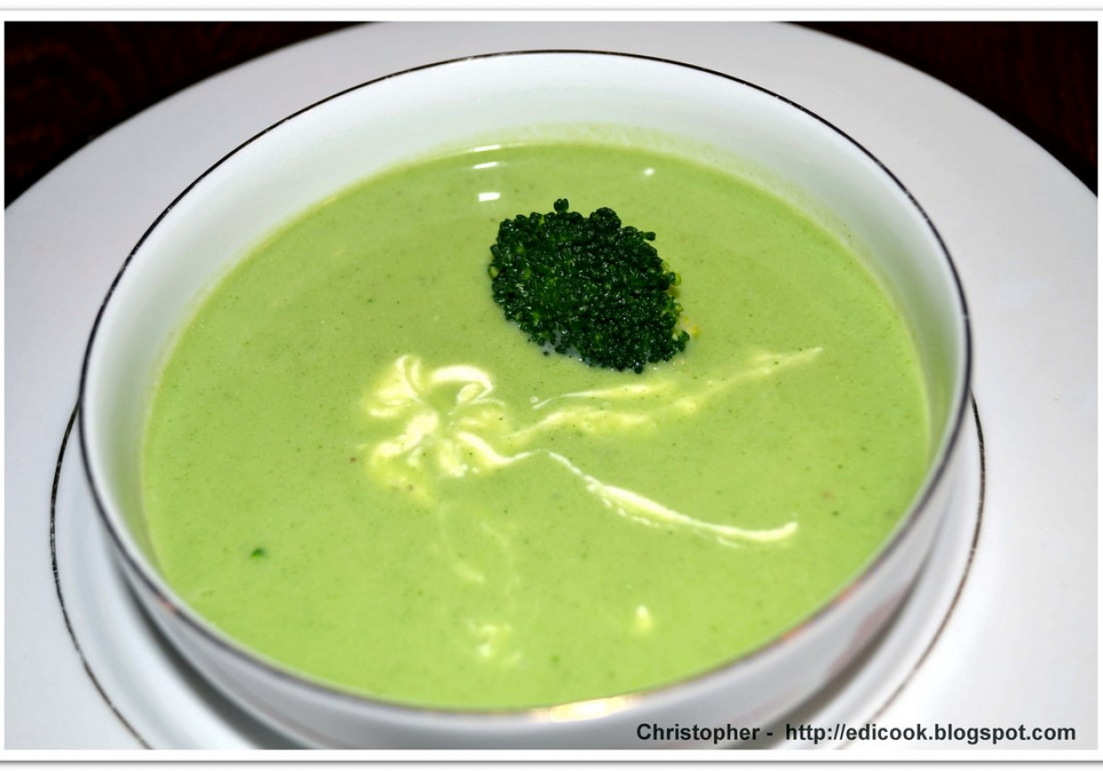Zupa brokułowa. foto