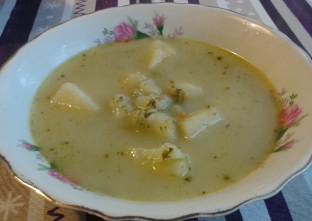 Fotografia przedstawiająca Zupa brokułowo - groszkowa