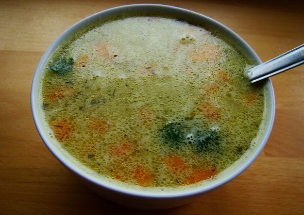 Fotografia przedstawiająca Zupa brokułowo marchewkowa