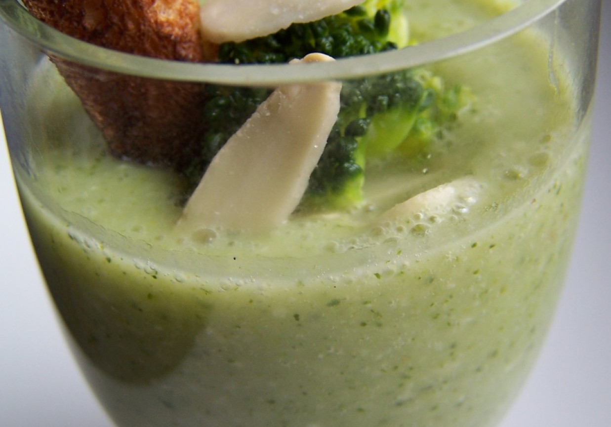 zupa brokułowo - migdałowa z grzankami foto