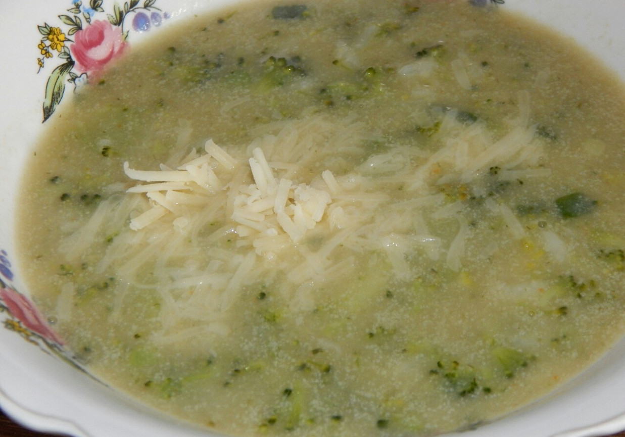 Zupa brokułowo-selerowa z serem cheddar foto