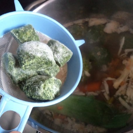 Krok 6 - Zupa brokułowo-szpinakowa z dodatkiem kaszy gryczanej:) foto
