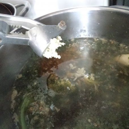 Krok 7 - Zupa brokułowo-szpinakowa z dodatkiem kaszy gryczanej:) foto
