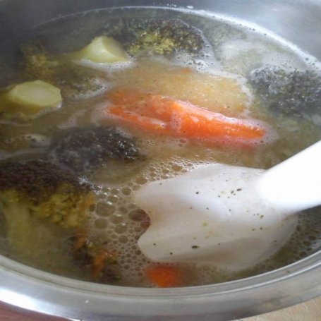 Krok 4 - Zupa brokułowo-warzywna foto