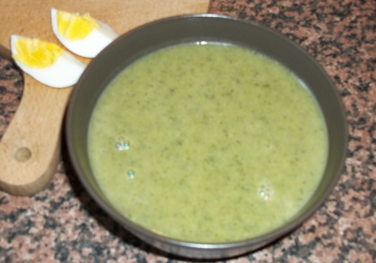 Zupa brokułowo-porowa z jajkiem foto