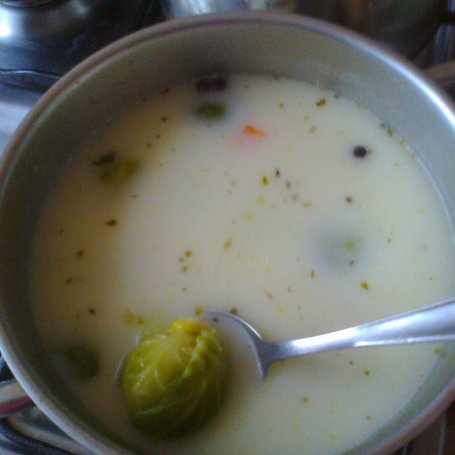 Krok 4 - Zupa brukselkowa na szybko foto