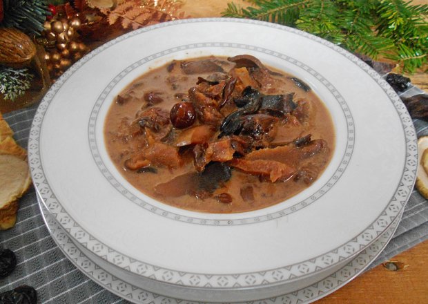 Fotografia przedstawiająca Zupa brzadowa z suszonymi grzybami