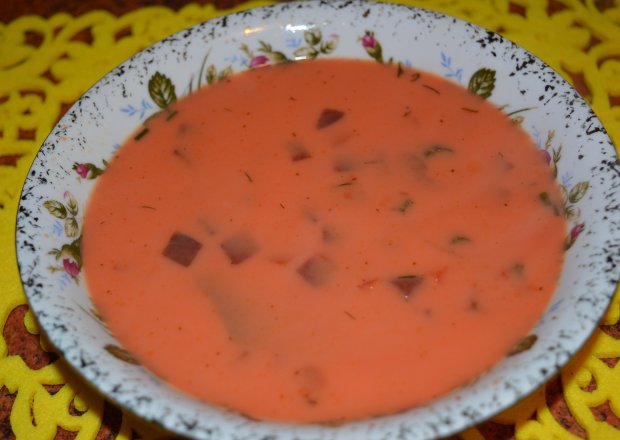 Fotografia przedstawiająca Zupa burakowa z koprem