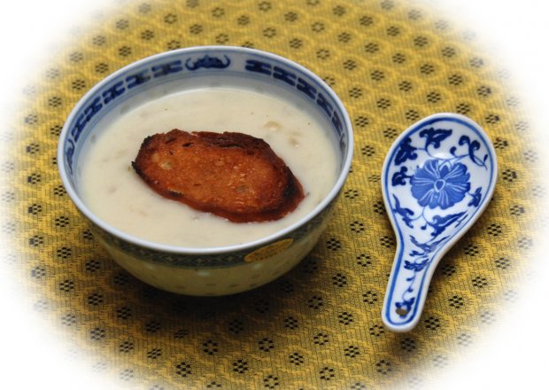 Fotografia przedstawiająca Zupa cebulowa na maśle