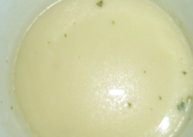 Fotografia przedstawiająca zupa cebulowa na winie