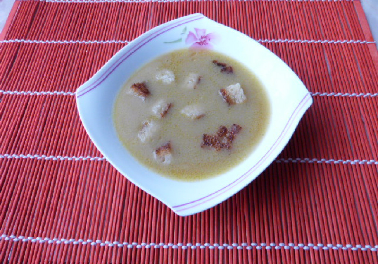 Zupa cebulowa rumiana foto