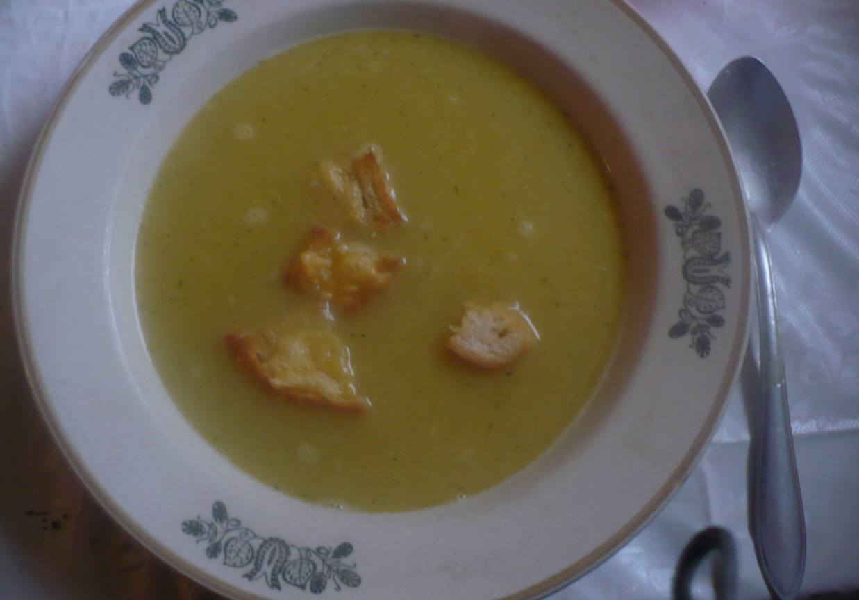 Zupa cebulowa z grzankami foto