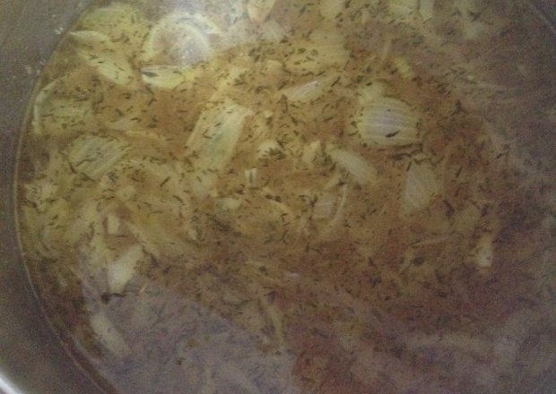 Fotografia przedstawiająca Zupa cebulowa z tymiankiem