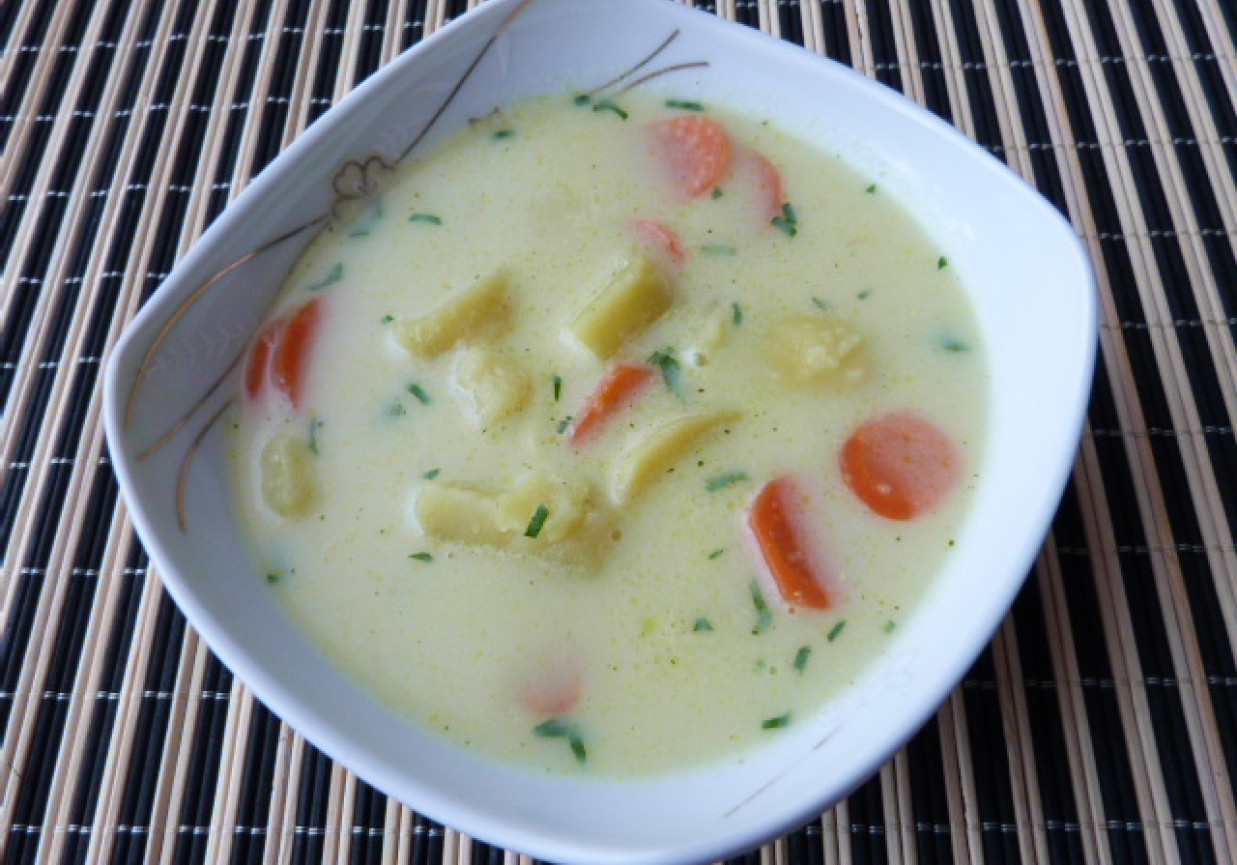Zupa cebulowa z ziemniakami foto