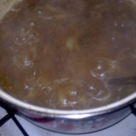 Krok 2 - zupa cebulowa zapiekanka w cieście francuskim foto
