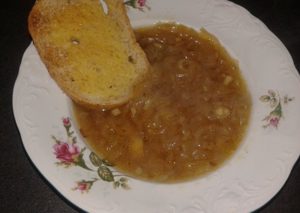 Fotografia przedstawiająca zupa cebulowa