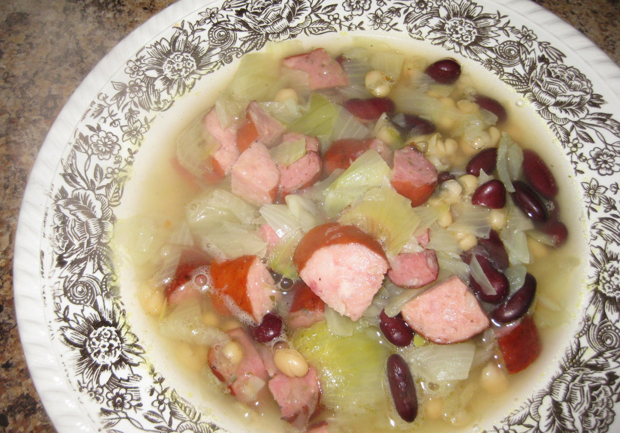zupa cebulowo - fasolowa z kiełbasą foto