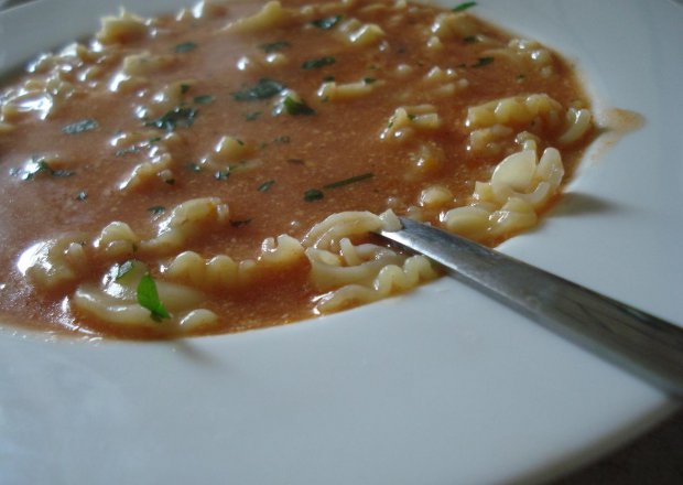 Fotografia przedstawiająca Zupa cebulowo- paprykowa