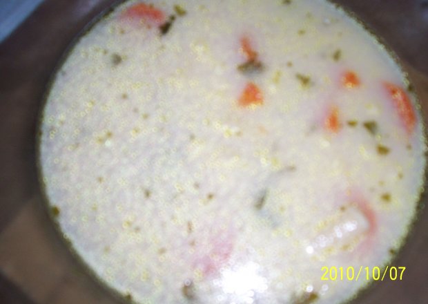 Fotografia przedstawiająca zupa cebulowo-oscypkowa