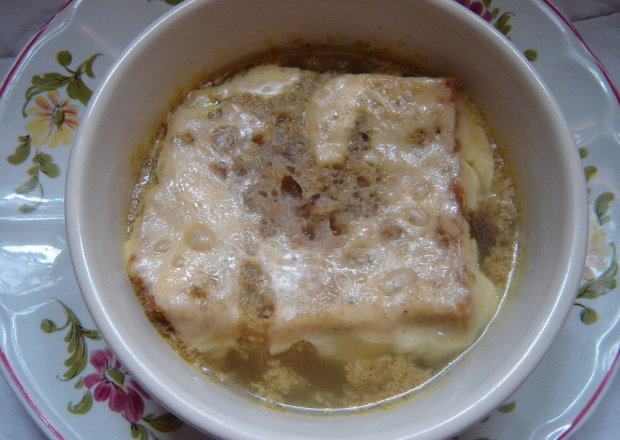 Fotografia przedstawiająca Zupa chlebowa z serem