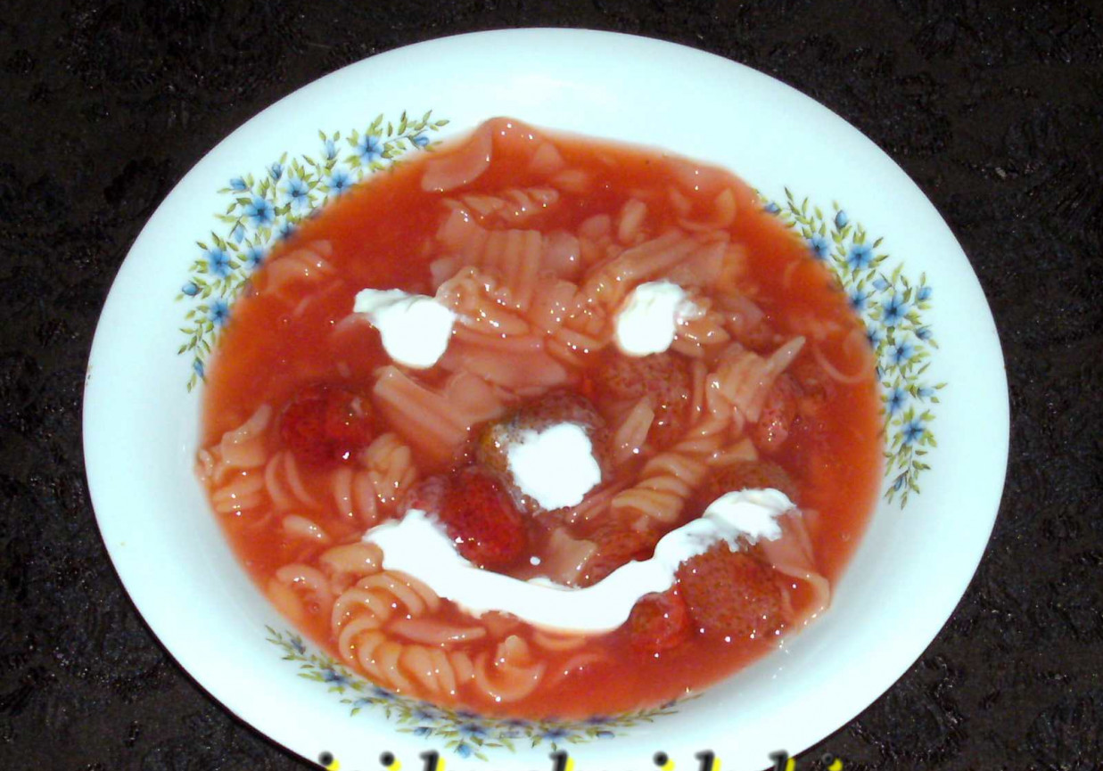 zupa-chłodnik truskawkowa z makaronem... foto