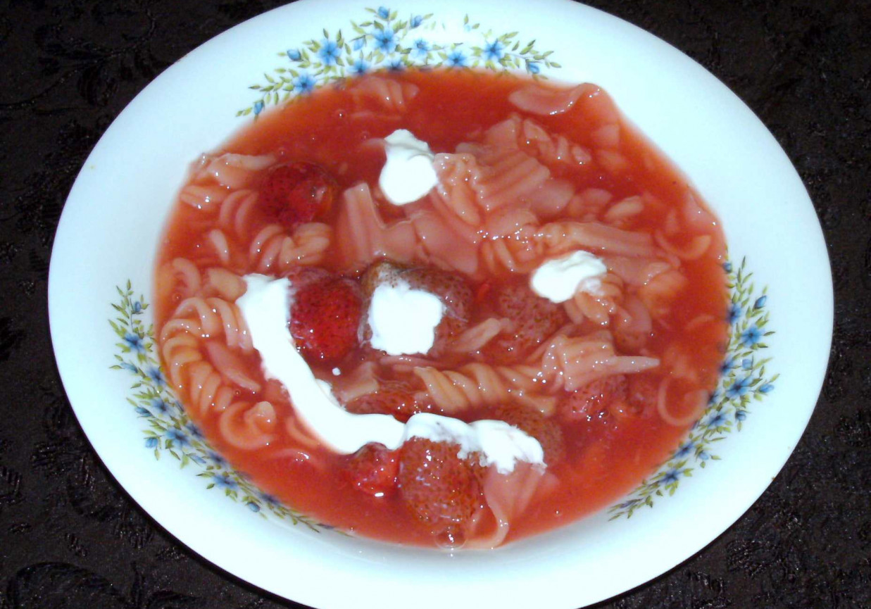 zupa-chłodnik truskawkowa z makaronem... foto