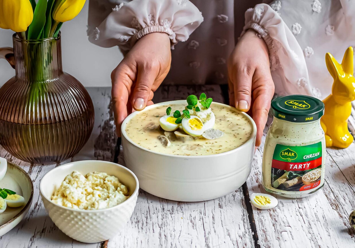 Zupa chrzanowa z jajkiem i białą kiełbasą foto