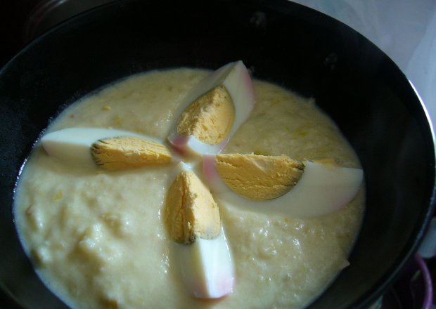 Fotografia przedstawiająca Zupa chrzanowa z jajkiem